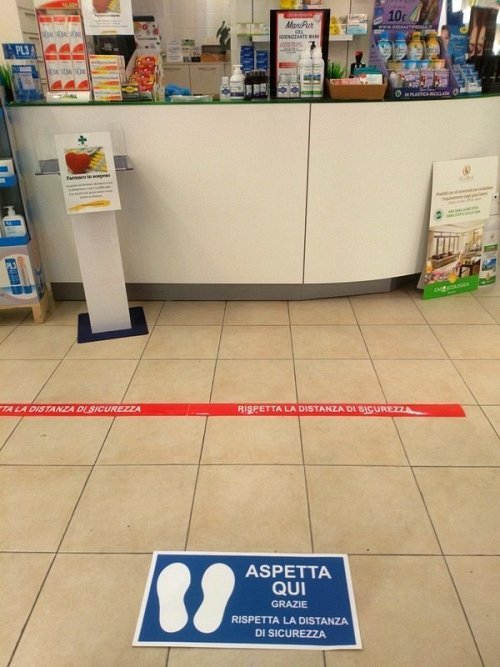Rispetta la distanza di sicurezza 500x250 mm - Giallo