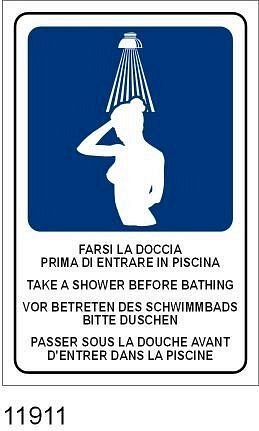 Farsi la doccia prima di entrare in piscina