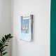 PDP100-porta-depliant-in-plexiglass-trasparente-ambientata-1024x1024